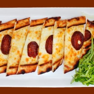 Пиде с колбасой