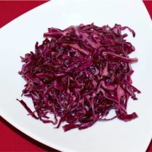 Red cabbage salad