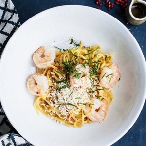 Alio-olio with shrimps and vongole