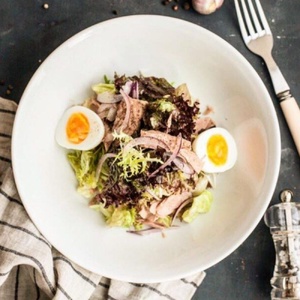 Salad with tuna