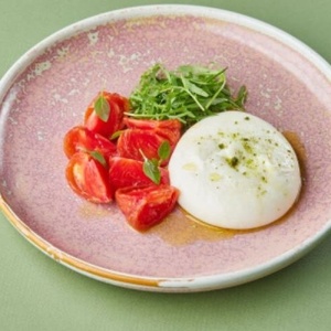 Mozzarella and dried tomato