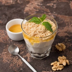 Matsoni with honey and walnuts