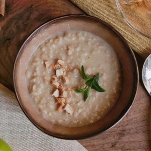Millet porridge with baked apples