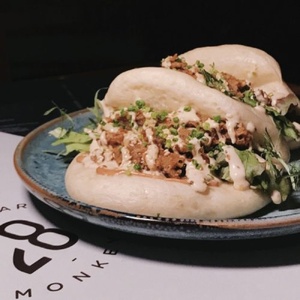 Steamed buns with crispy duck