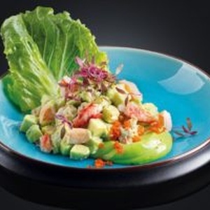 Салат с креветками и крабовым мясом