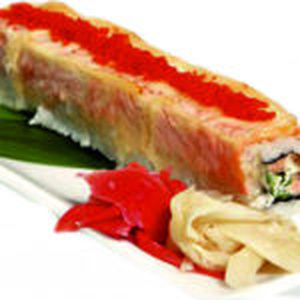 Теплый ролл с лососем