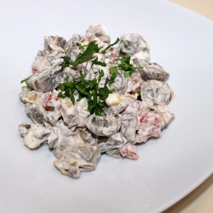 Salad with mushrooms