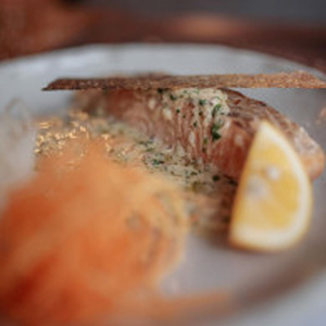 Salmon steak in creamy sauce