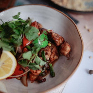 Chicken with vegetables and kung pao sauce