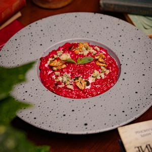 Risotto with beetroot cream, roasted walnuts and Dorblu cheese