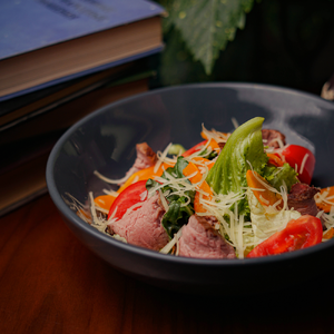Salad with roast beef and baked pumpkin