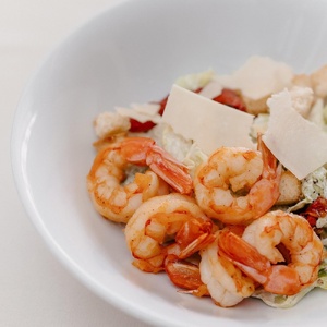 Caesar salad with shrimps