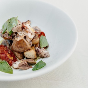 Warm salad with octopus