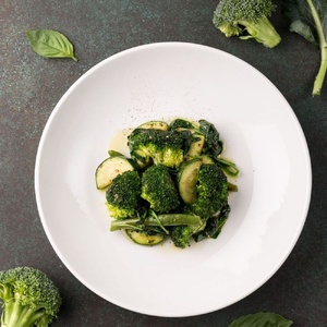 Green vegetables and pesto