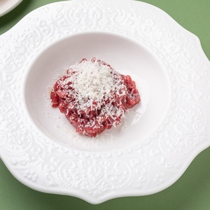 Beef tartar with parmesan