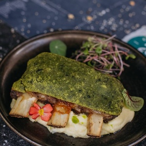 Beef ribs with mashed potatoes