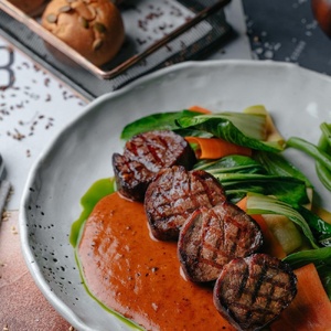 Medallion with aldente vegetables