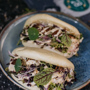 Steam buns with beef