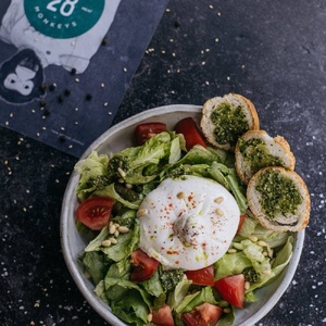 Salad with tomatoes and buratta cheese