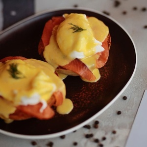 Egg benedict with salmon